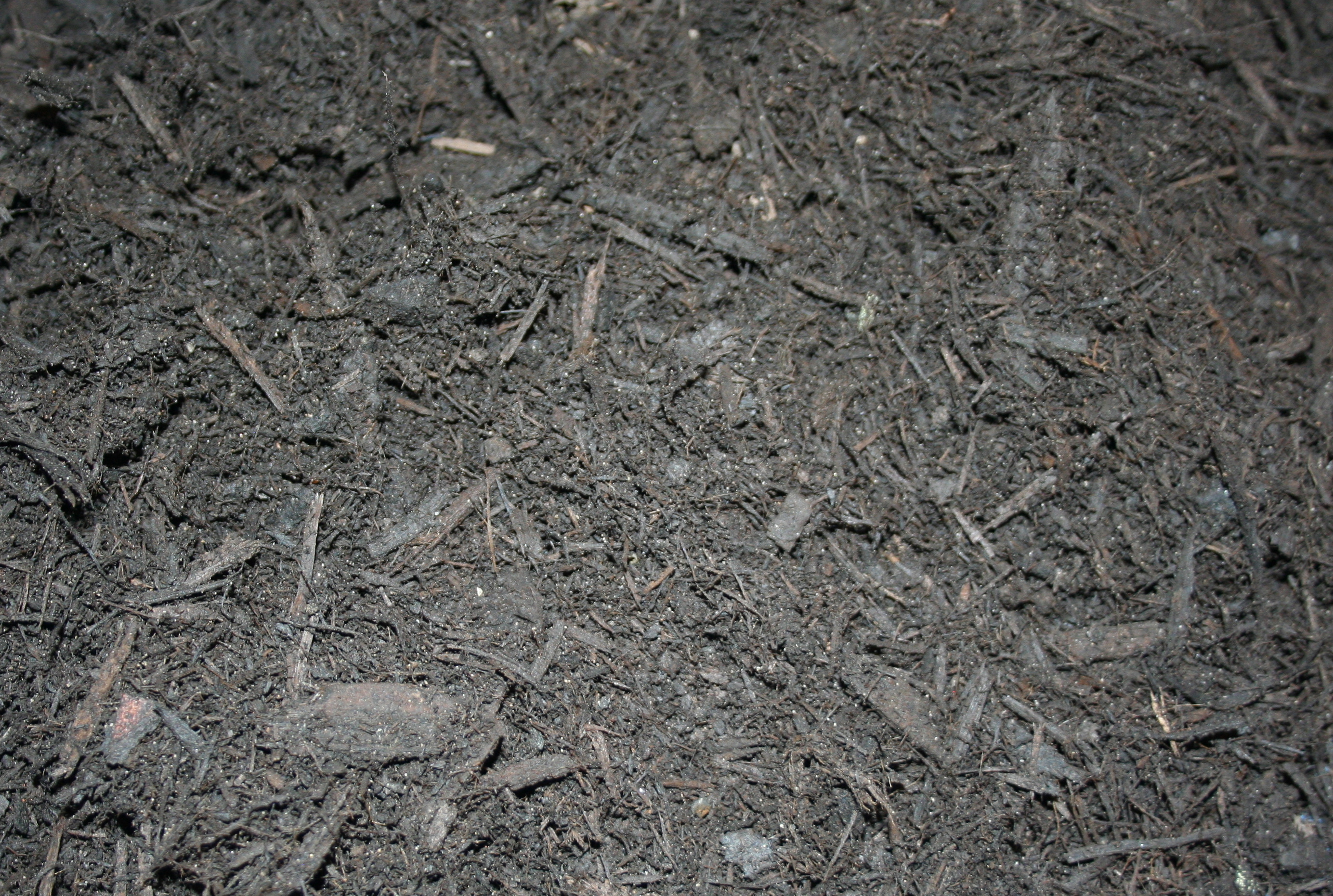 Non-dyed mulch